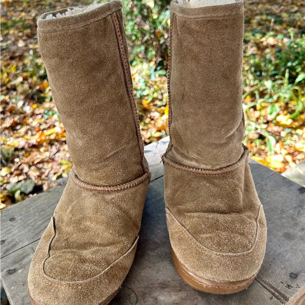 BEARPAW Women’s Meadow Beige Suede Sheepskin/Wool Lined Boots Sz 8